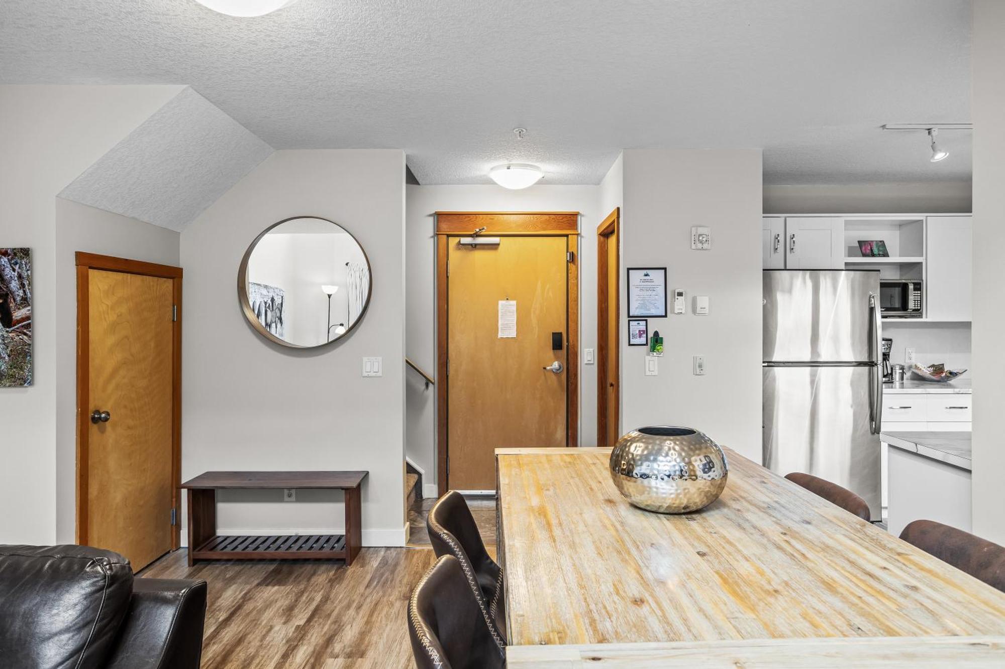 Charming 1 Bdrm Plus Loft With Views Managed By Little Sister Getaways Canmore Dış mekan fotoğraf