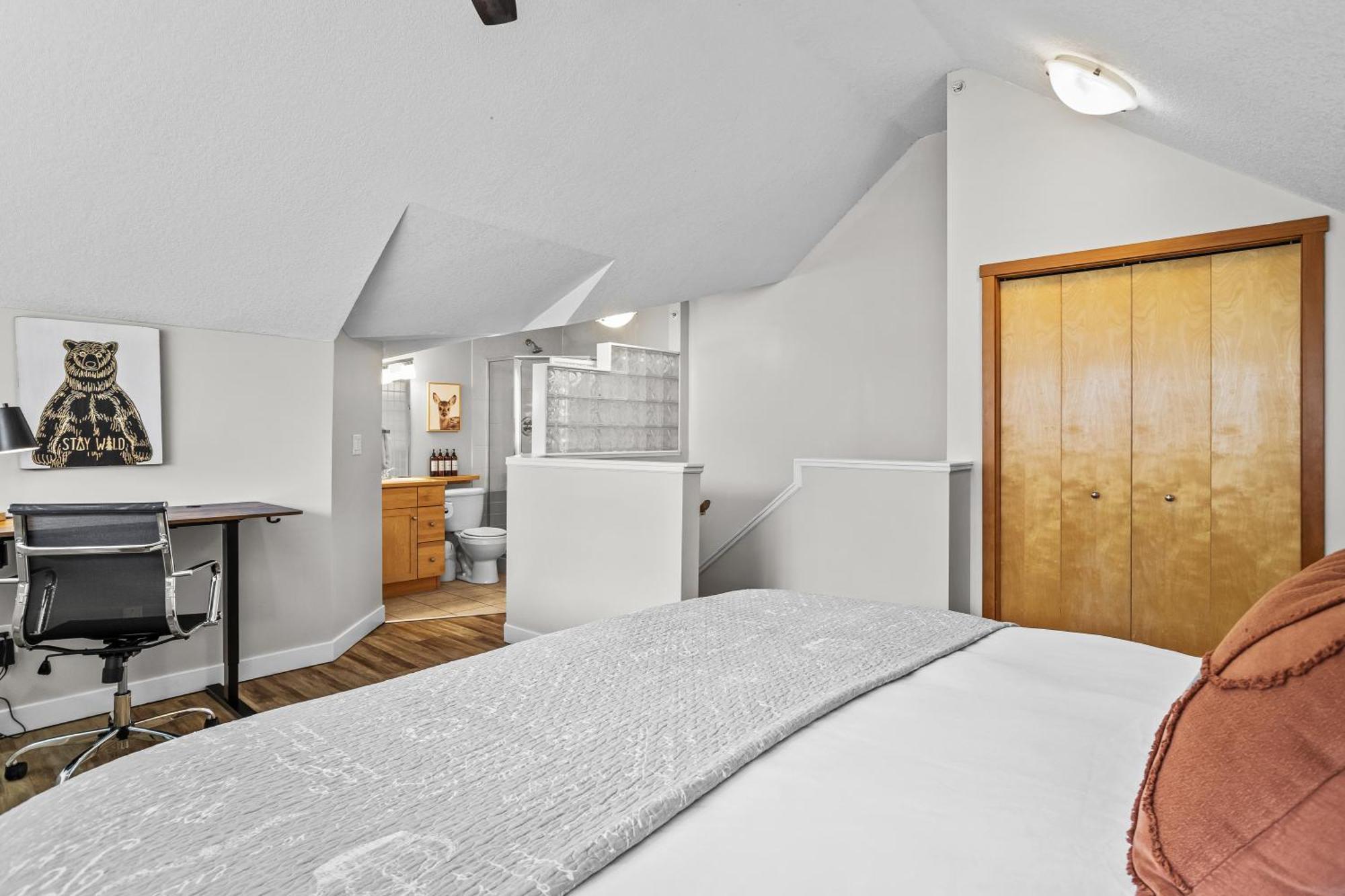 Charming 1 Bdrm Plus Loft With Views Managed By Little Sister Getaways Canmore Dış mekan fotoğraf