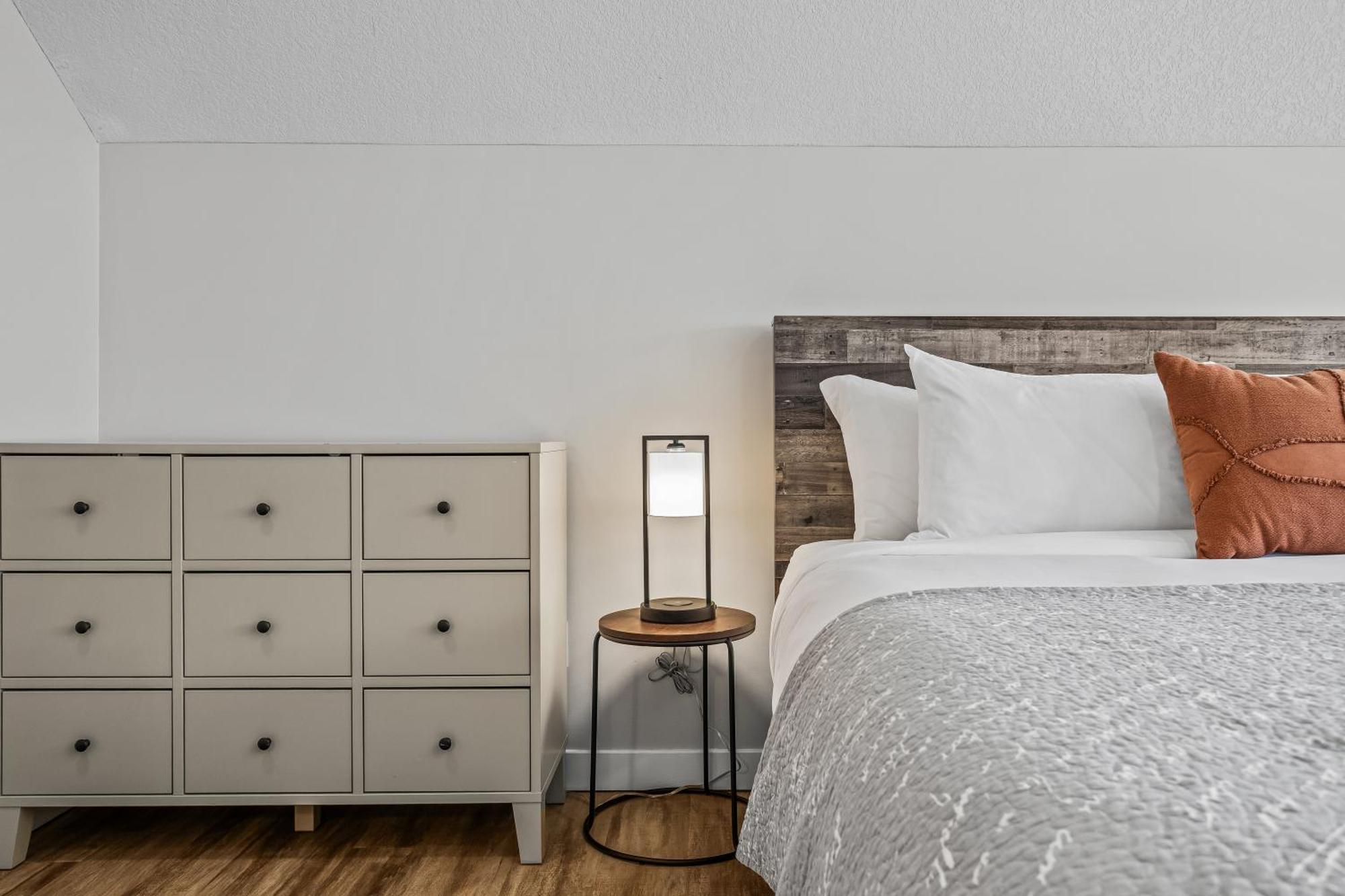 Charming 1 Bdrm Plus Loft With Views Managed By Little Sister Getaways Canmore Dış mekan fotoğraf