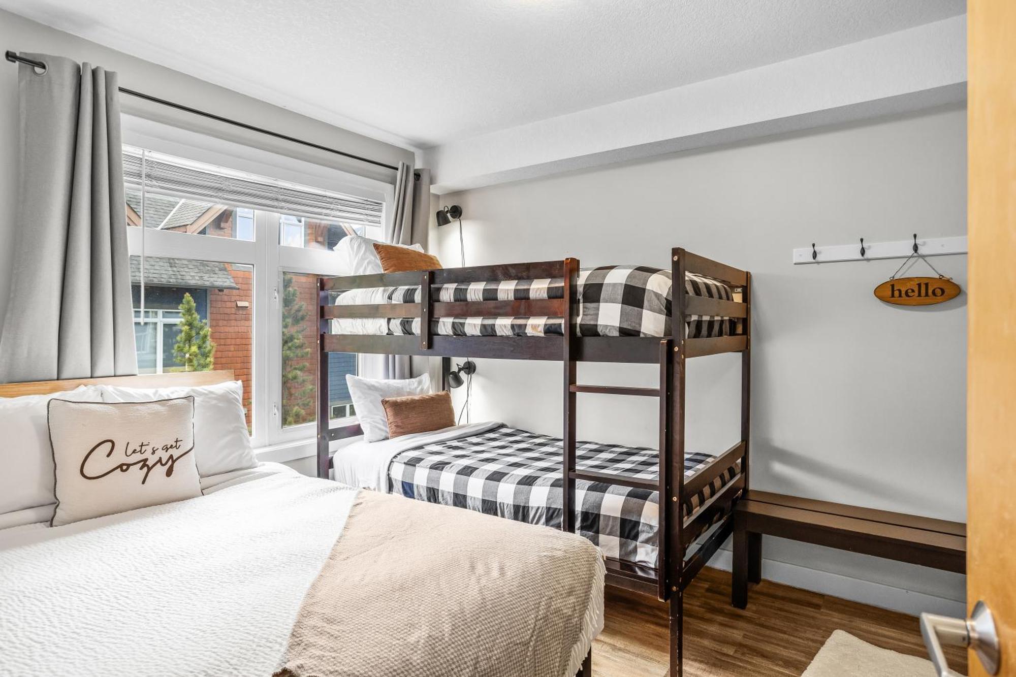 Charming 1 Bdrm Plus Loft With Views Managed By Little Sister Getaways Canmore Dış mekan fotoğraf