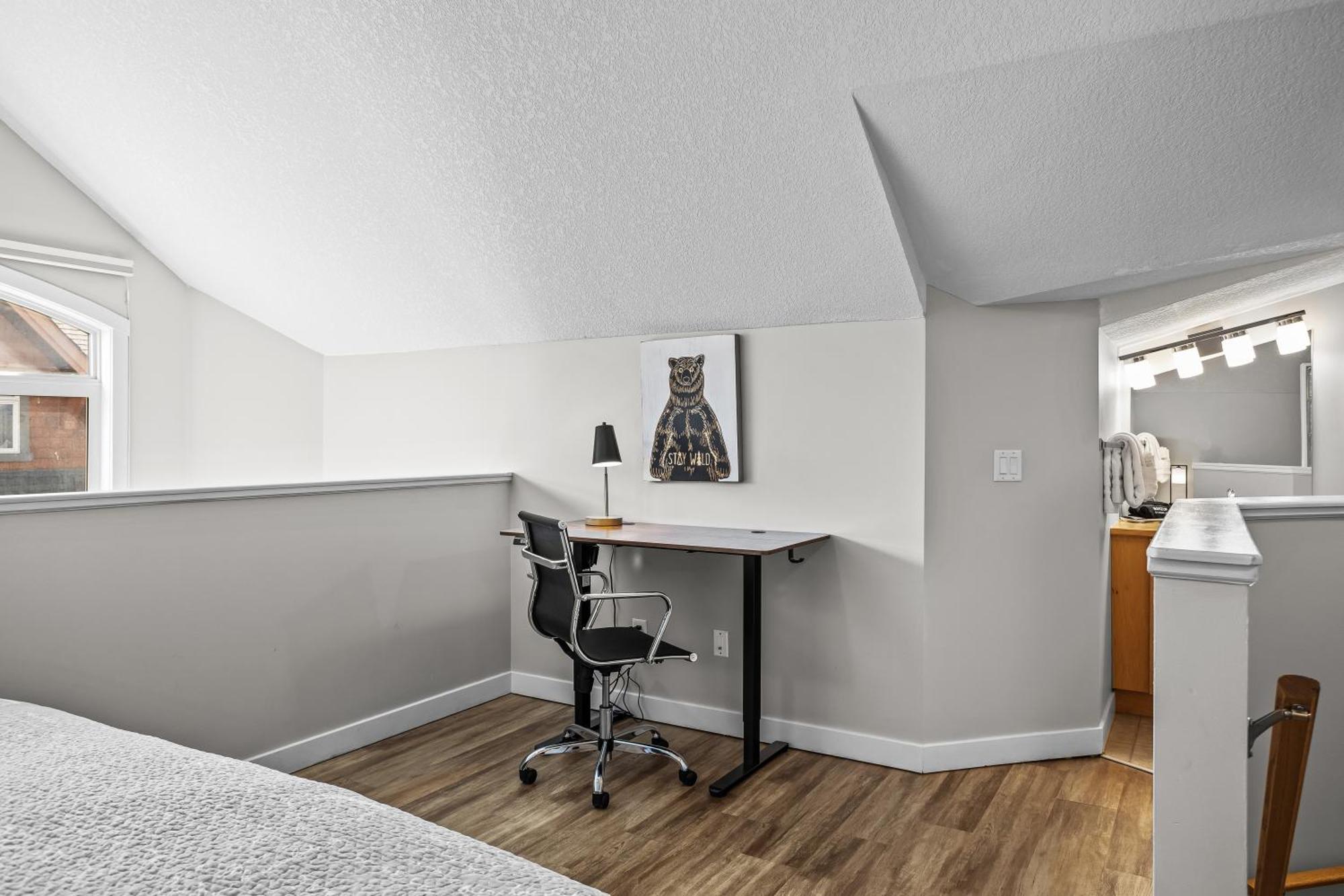 Charming 1 Bdrm Plus Loft With Views Managed By Little Sister Getaways Canmore Dış mekan fotoğraf