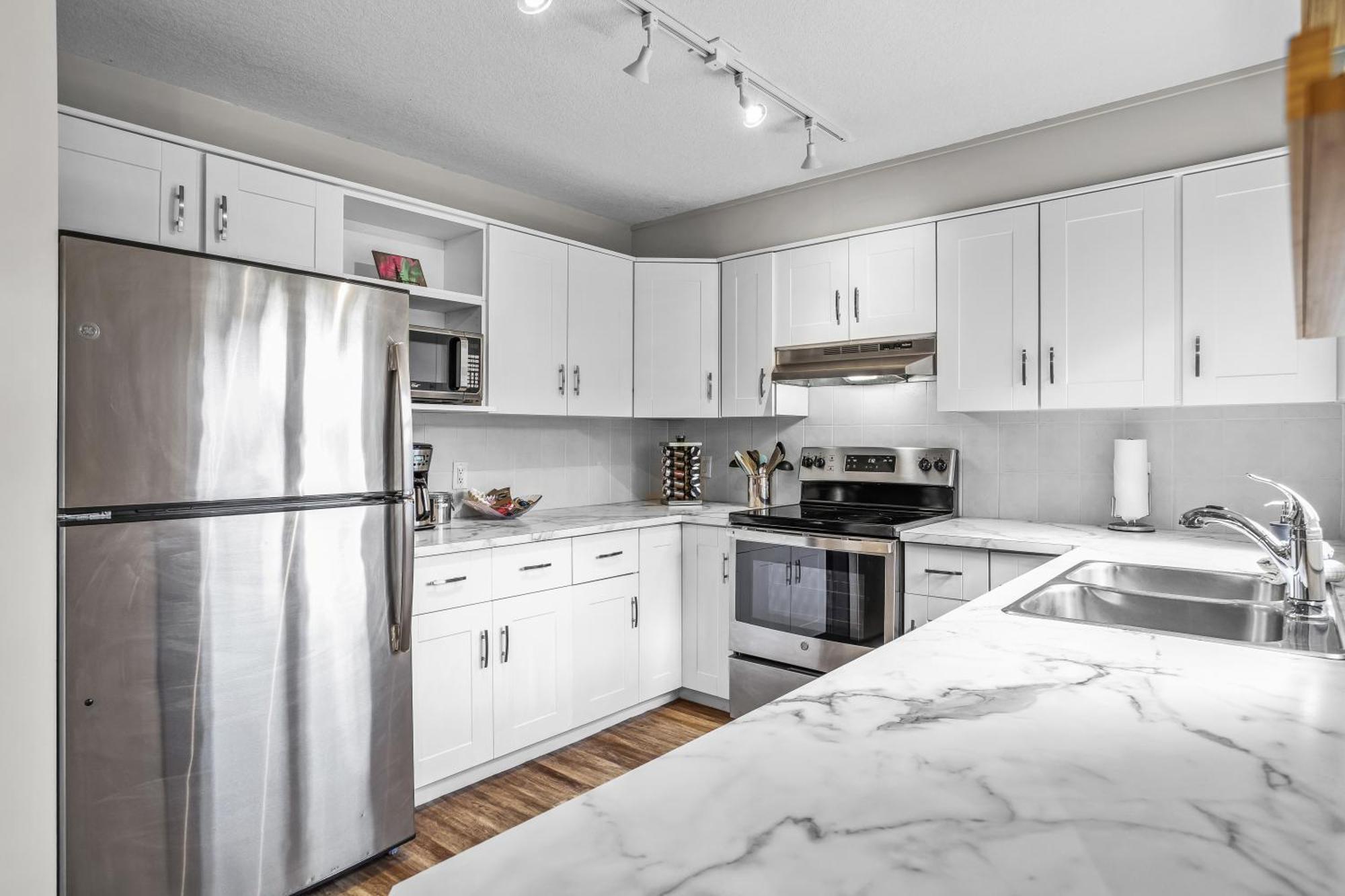 Charming 1 Bdrm Plus Loft With Views Managed By Little Sister Getaways Canmore Dış mekan fotoğraf